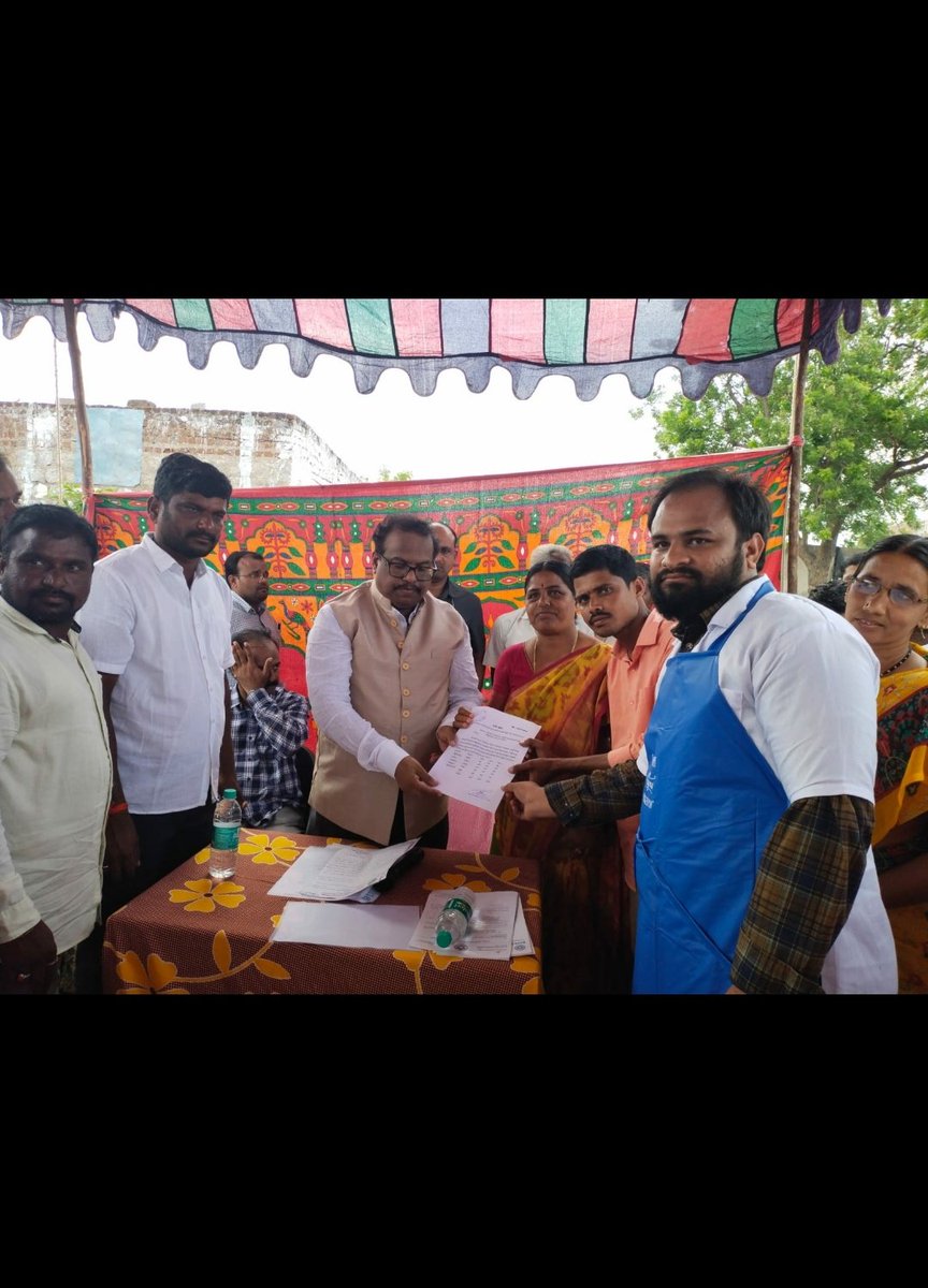 DrZeeshanAli11's tweet photo. Today conducted Animal fertility camp at Baswaipally village of Devarkadra mandal, Respected District collector sir @Collector_MBNR ,@dvahombn (DVAHO sir), Sarpanch,mandal co-option,MPP ,AMC chairman, PACS chairman has participated &amp; distributed free medicines to dairy farmers https://t.co/55AJnIG1Ur