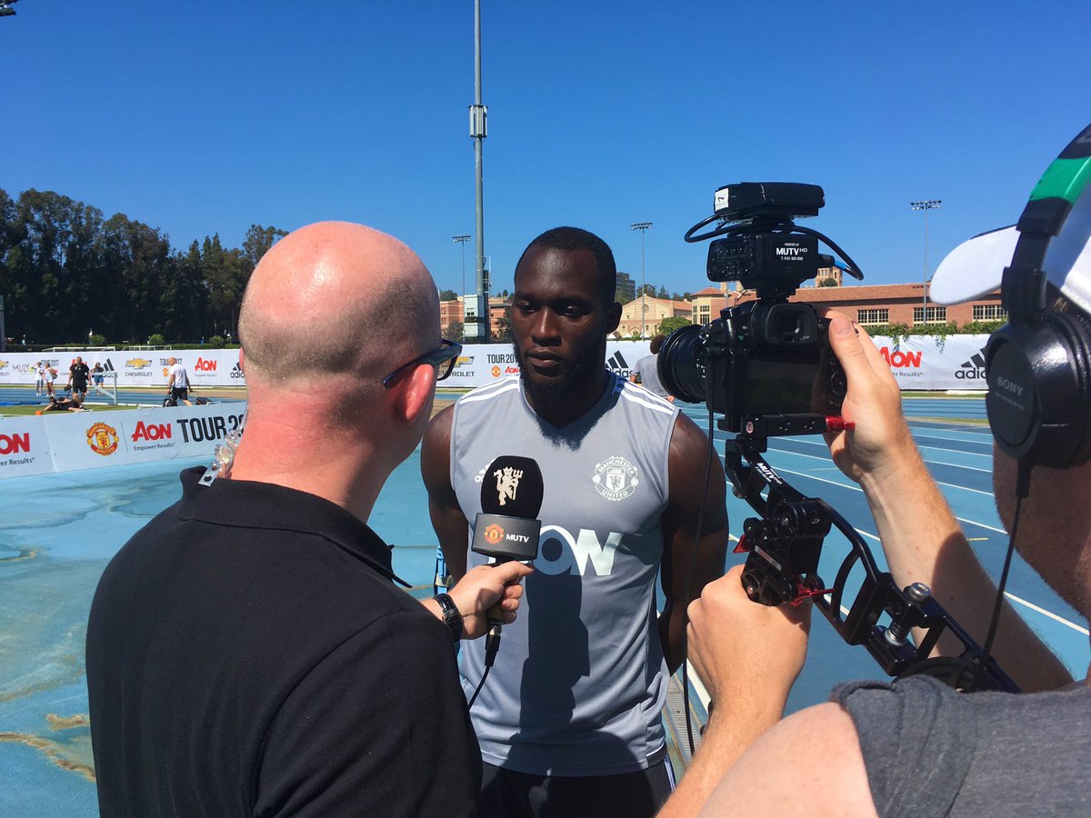 davidstowelltv's tweet photo. As he leaves the #PremierLeague for now, my #throwbackthursday today had to include Romelu Lukaku. 

A scene from the sweltering heat of a Los Angeles training session @ucla.

#MUFC #UCLA #CFC #internazionale #intermilan #MUTV #MUTour2017 #Tbt #TBThursday @ManUtd https://t.co/dK37uxLBV8