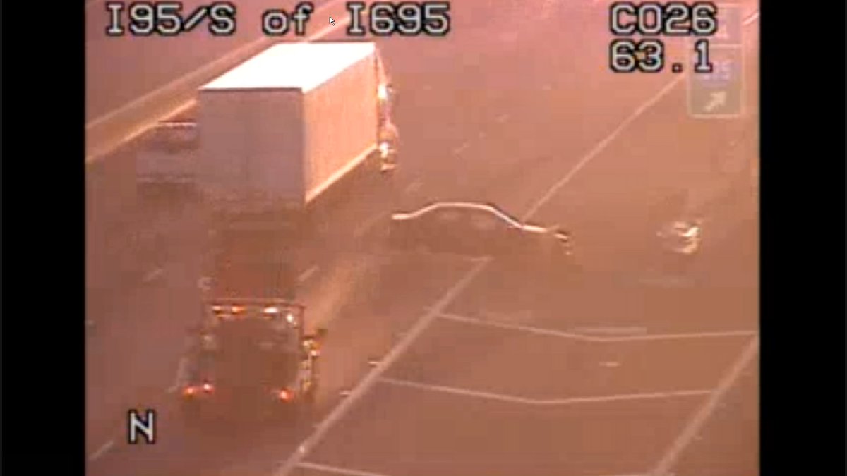 #Rossville | Uh oh... There's a car sideways NB I-95 before the Beltway NE. Roadside Assistance is with. More help is expected #BalTraffic #MDTraffic