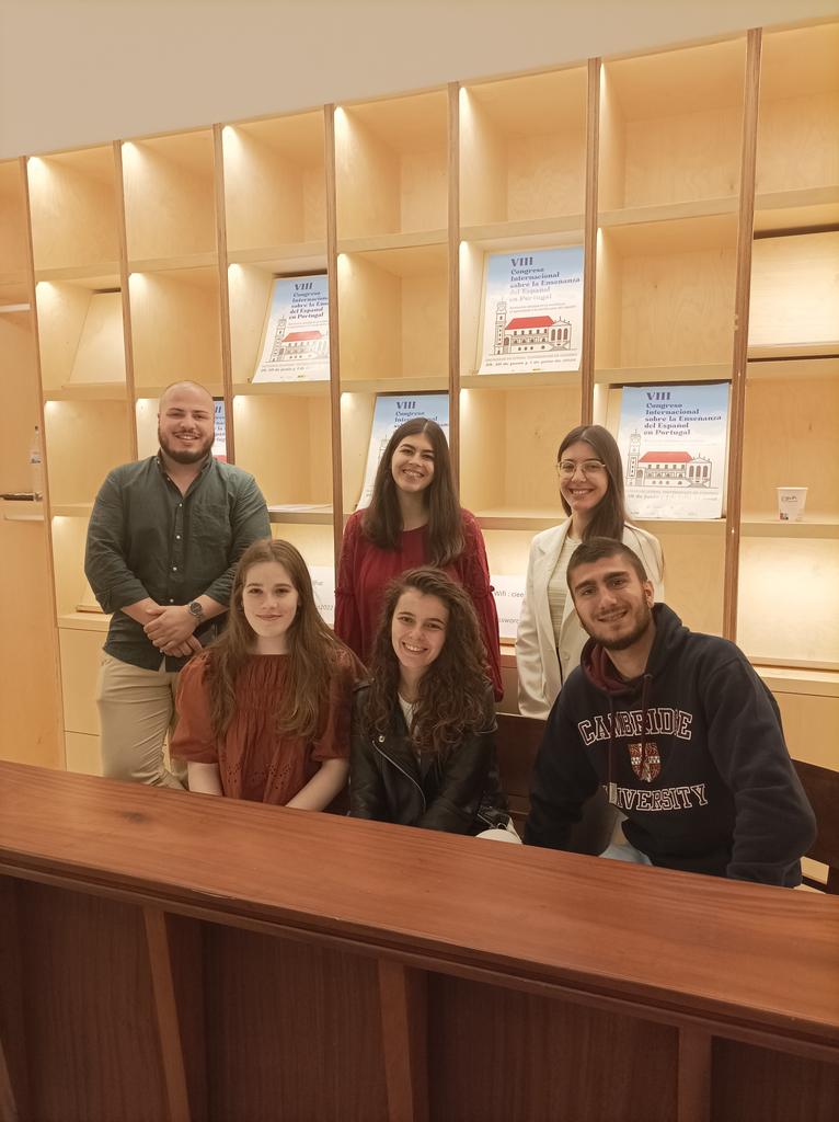 Mil gracias a nuestros estudiantes voluntarios por su colaboración en este VIII Congreso de la Enseñanza del Español en Portugal. ¡Sois un excelente equipo!