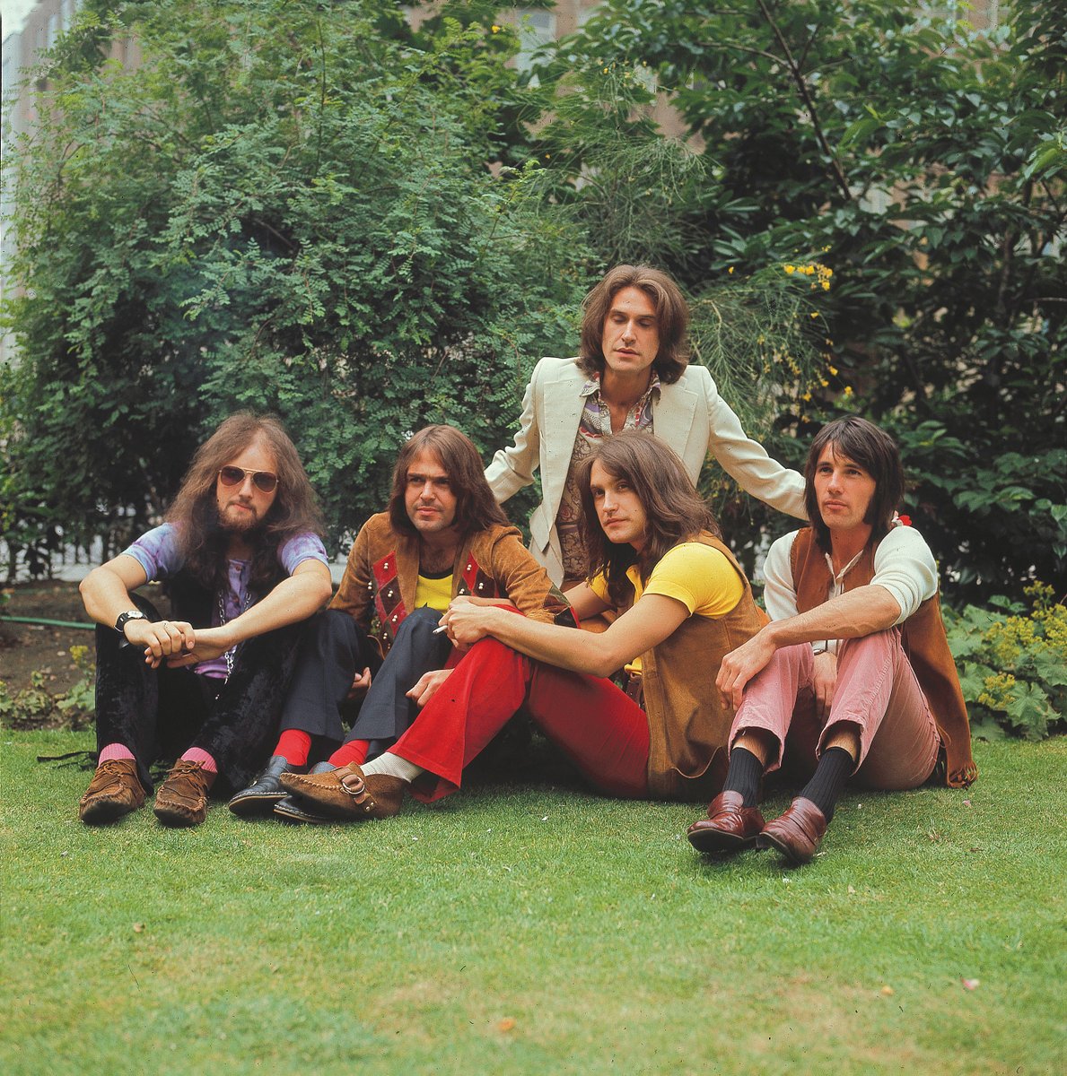 TheKinks's tweet photo. Caption this! #TheKinks getting some fresh air as Ray supervises c. 1970 https://t.co/3cJtAfEatZ