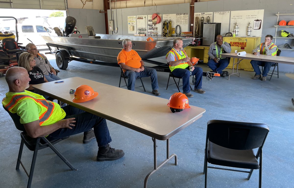 DeltaCompanies's tweet photo. Our senior managers visited the Heartland Asphalt Materials Liquid Terminal in New Madrid, Missouri to discuss safety with Manager Kevin Faulkner and his team. Topics included heat, complacency, backing, and watching out for each other.
#DeltaSafetyWeek #ColasGoalZero https://t.co/Nlcnqn5vXe