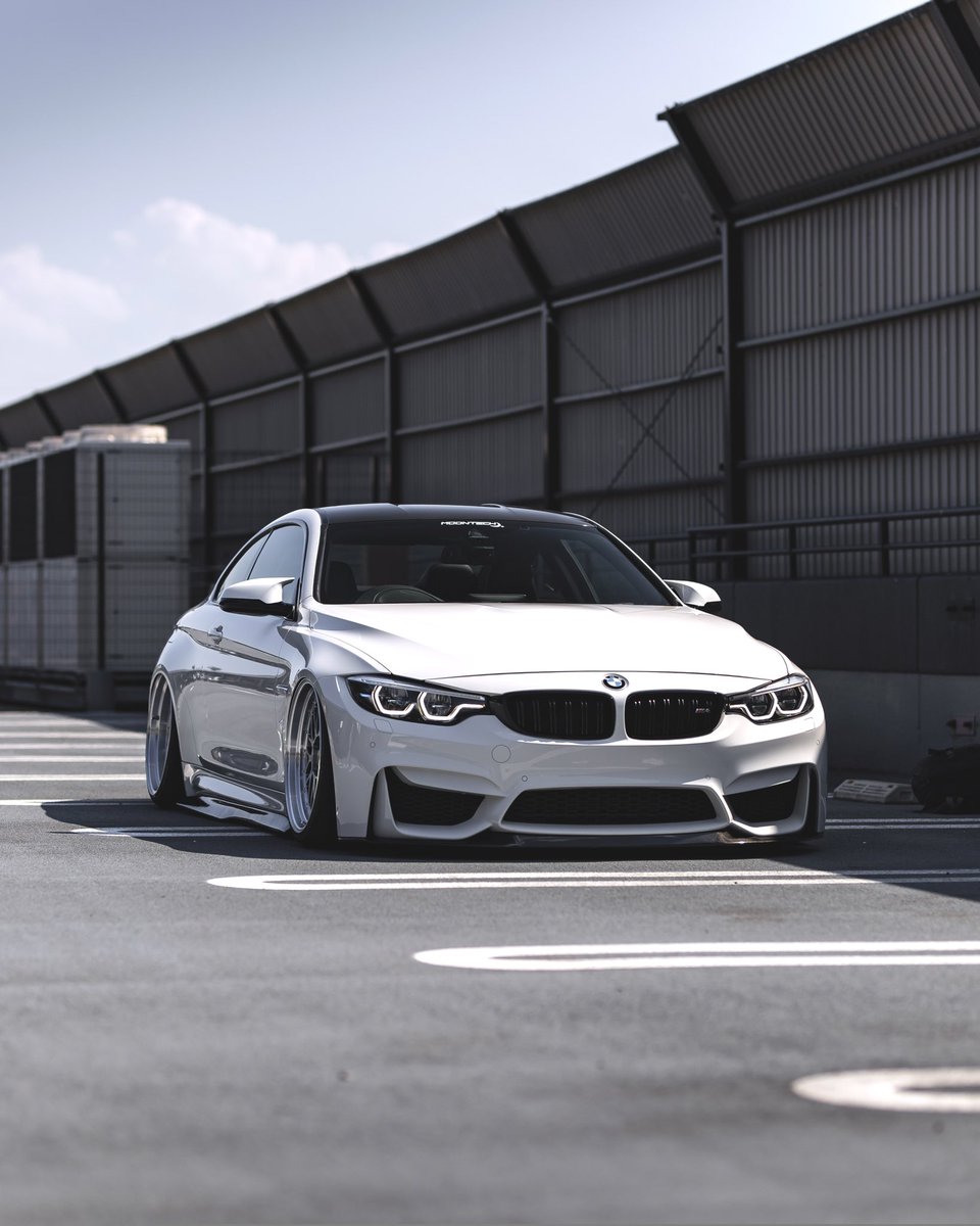 hikaru1511's tweet photo. 製作実績 BMW M4 “F82”
BBS LM20インチ
拘りの純正リムでアンダー組み

足回りは Ploomエアサス、システムは AIRLIFT3p のセット
肝心なエアサスのセッティングですが、限りなく車高は低めでセット。
20inchでのセッティングは中々の難儀でした。

BMW M4.M3のカスタムは弊社までお任せください♪ https://t.co/MVrv8gS4N7