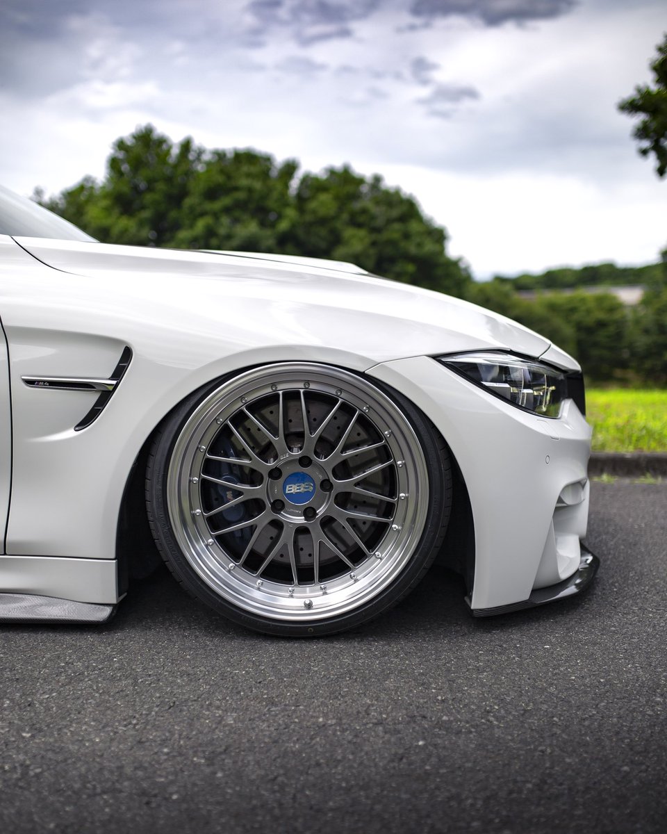 hikaru1511's tweet photo. 製作実績 BMW M4 “F82”
BBS LM20インチ
拘りの純正リムでアンダー組み

足回りは Ploomエアサス、システムは AIRLIFT3p のセット
肝心なエアサスのセッティングですが、限りなく車高は低めでセット。
20inchでのセッティングは中々の難儀でした。

BMW M4.M3のカスタムは弊社までお任せください♪ https://t.co/MVrv8gS4N7