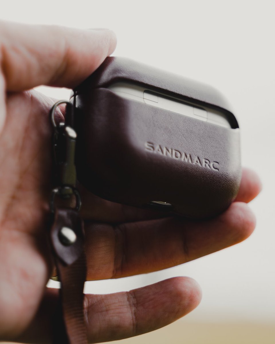 RaidaB15's tweet photo. New leather cases from @sandmarc for the #airpodspro and #airtag. #Apple #appleproducts https://t.co/G9kWGu9lIM