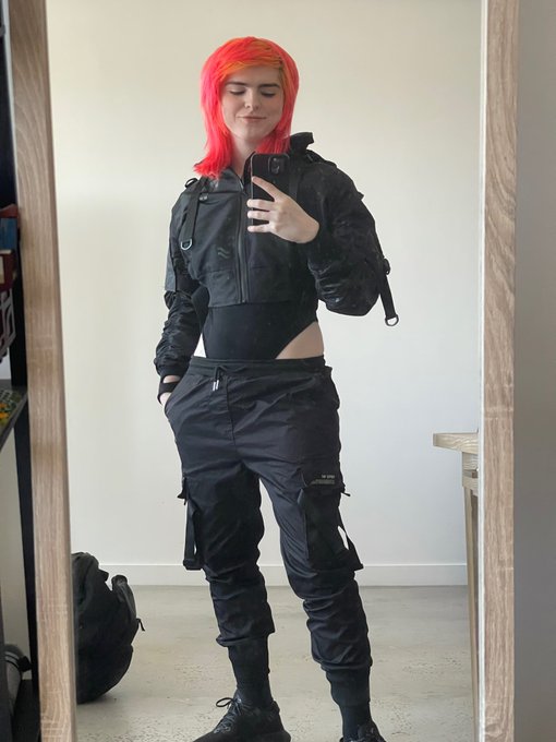 pussy from a girl who&rsquo;s taller than me and shredded and just got home from the gym and tells me to get