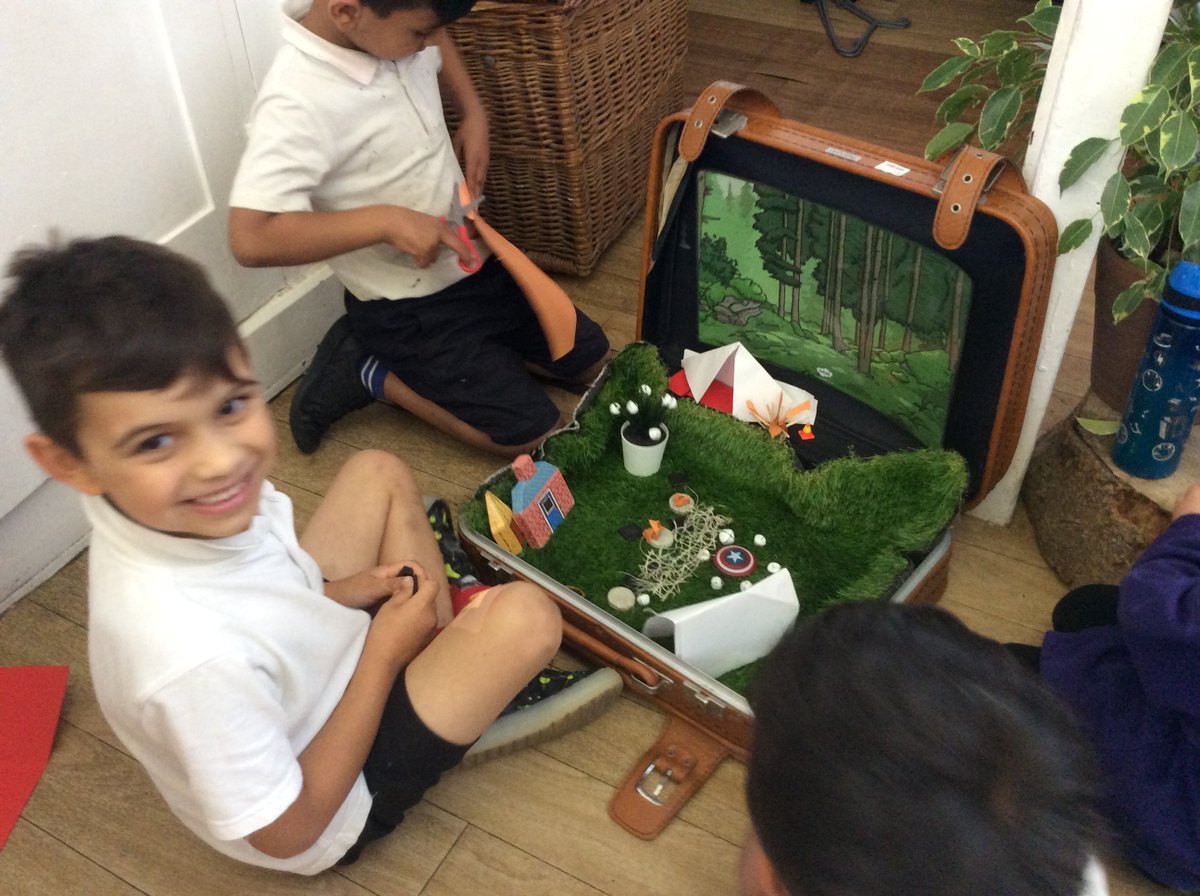 BPrimary's tweet photo. What should you do if you want a 'camping' small world area but have no camping props? Create your own! #eyfs #teamwork #inspirecreateachieve https://t.co/hdv67pEWnR