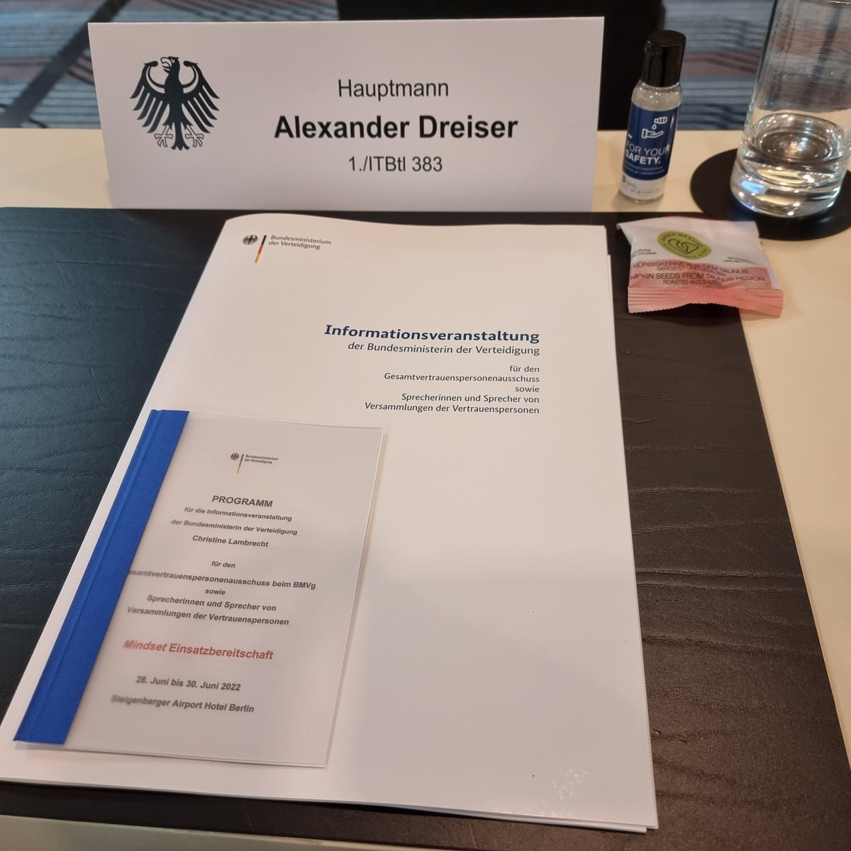 Abschluss der Infoveranstaltung der Ministerin #Mindset, #SAZV, #Infrastruktur, #InnereFührung, #Einsatzbereitschaft, #Personal, #Haushalt, #SBG.....viele interessante Themen. Vor allem fruchtbarer Austausch mit der Leitung und untereinander. Danke!!