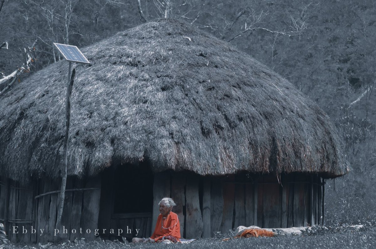 ebby_photo's tweet photo. Jgn prnh tkut dgn perubahan. Kta mngkin akan kehilangan sesuatu yg baik, namun sebagai gantinya, sesuatu yg jauh lbh baik akan dtg menjemput kita🌹🙏
I love you Nenequ
#mountain_fmp
#papuansphoto
#ebbyphotography
#lannyaplphoto https://t.co/zT1l0E0G6M