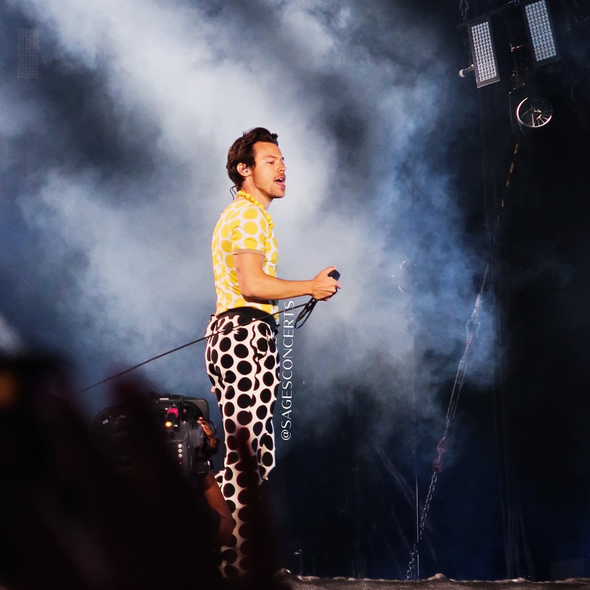 authorshnight's tweet photo. Photos I took during Harry Styles on Sunday https://t.co/FaT355wggi