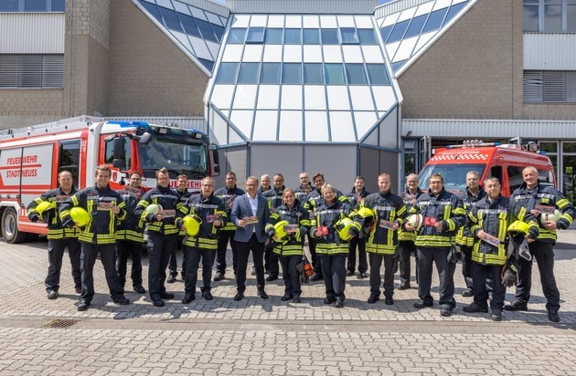 FW-NE: Kick-Off Termin für stadtweite Werbungskampagne | Feuerwehr sucht neue Mitstreiterinnen und Mitstreiter! dlvr.it/ST69Xm