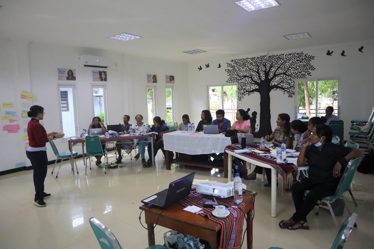 HivosROSEA's tweet photo. On 22 June 2022, as part of our role in the #ReforsaHamutuk project funded by @EU_TimorLeste , Hivos facilitated a report writing training for 13 staff of #ACbit &amp; @FokupersTL in Dili. Do you or your organization also need a similar training? https://t.co/2wpivEIaAm