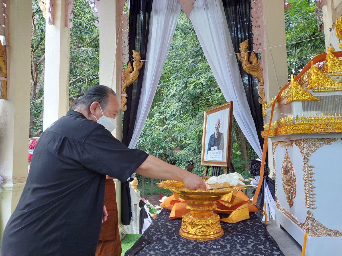 isaanrecord's tweet photo. นักวิชาการ - ชาวบ้านสะพือร่วมงานศพ "ดร.ถนอม ชาภักดี" เดินหน้าสานต่ออนุสรณ์สถานผีบุญ ณ โนนโพธิ์ #ถนอมชาภักดี #TheIsaanRecord https://t.co/dk02i6BHkM