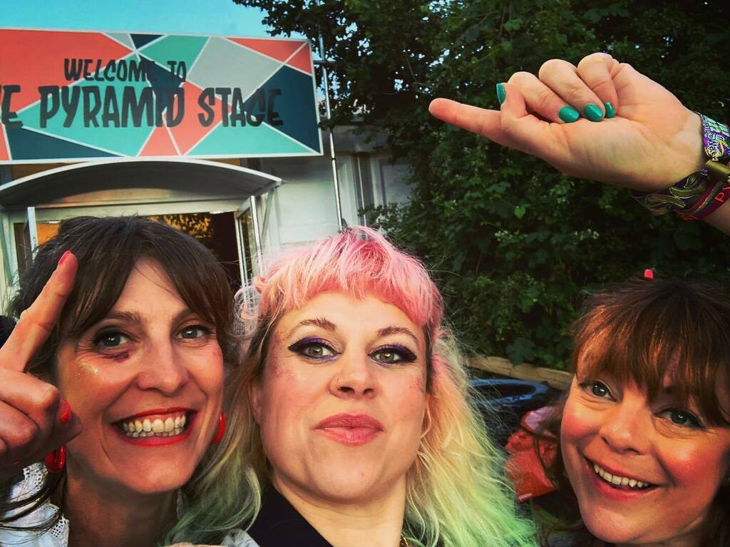 PineyGir's tweet photo. Another #Glasto photo dump
1. Welcome to the #PyramidStage
2. The view from on-stage
3. What the inside of the Pyramid looks like
4. #Wonderwall
5. & 6. #Macca
7. #LoveMeDo
8. The Park after dark
9. #TriangleMan
10. The aftermath
#NoelGallagher … https://t.co/LEgakWqFfU https://t.co/ty5TPTZHm6