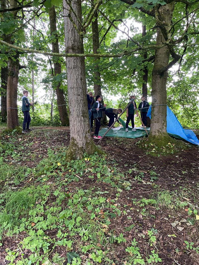 19thCubs's tweet photo. Last night, Wednesday Cubs had great fun building shelters. With tonight's forecast, Thursday's might be in need of them! #Bringacoat https://t.co/EYiGI2kjhc