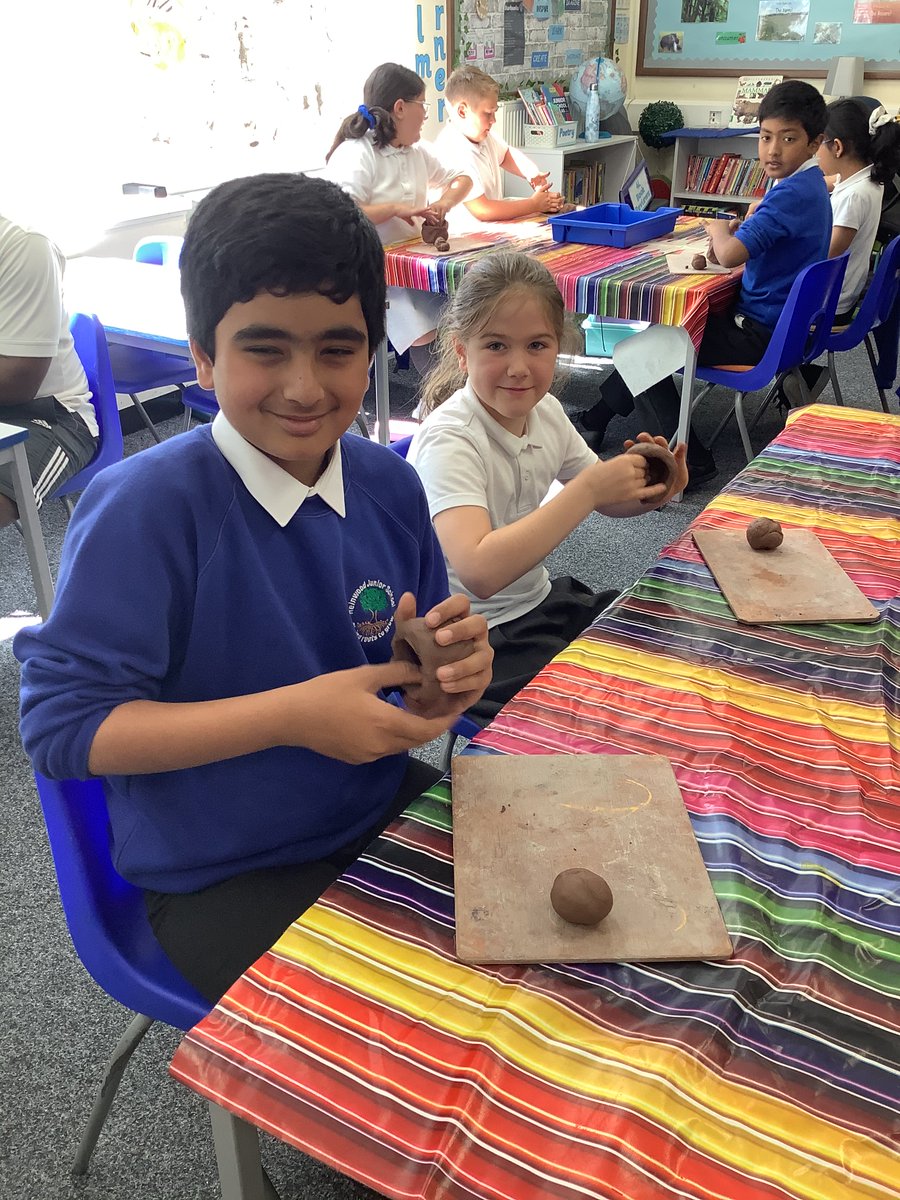 ReinwoodJuniors's tweet photo. This morning, 4L have been using clay modelling techniques to create their own Greek Pots π¬π· πΊ #RJS4L #RJSArt https://t.co/6cng99Uhev