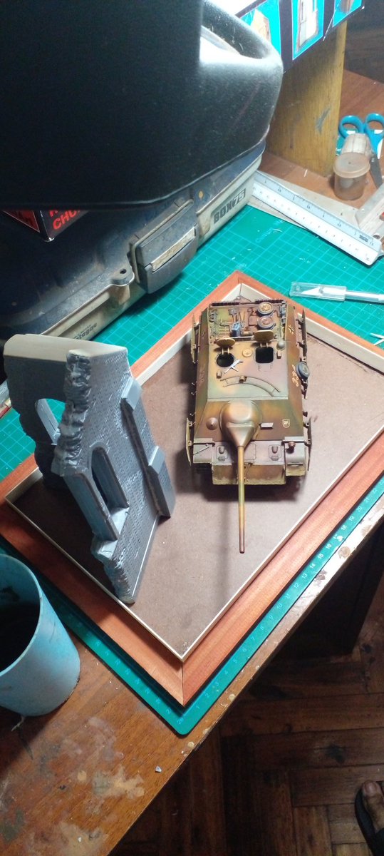 carlosr82644263's tweet image. Pre estableciendo la escena del jagdpanzer IV #tamiyamodelkit #miniartmodels #miniartchurchinruins