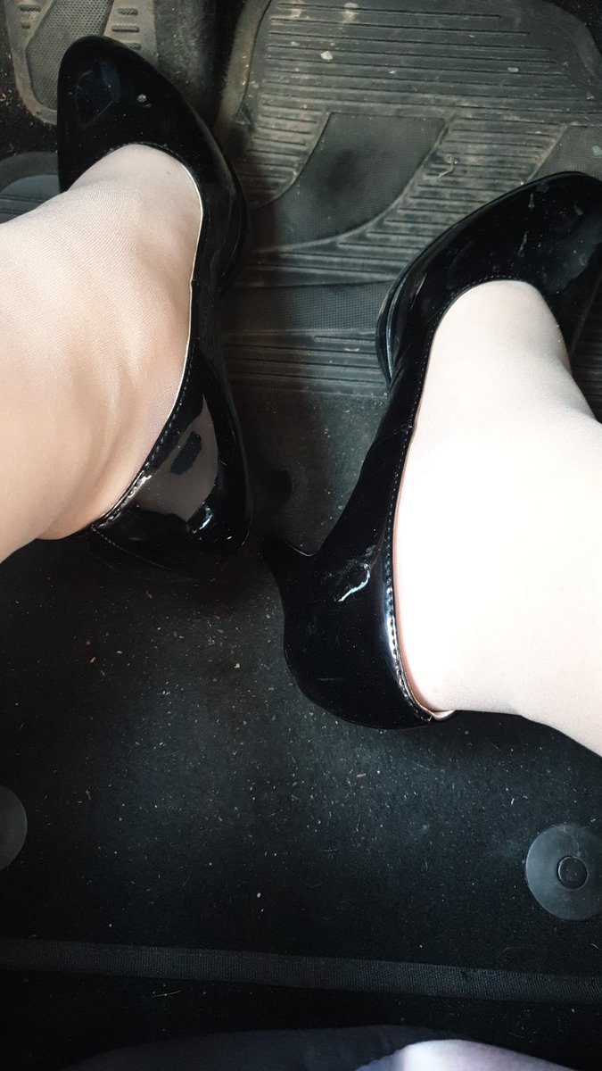 findomKristall's tweet photo. Ich seh brav aus!?
Täusch dich nicht!😈
Ich bin #gefährlich!
#Spuck dich an und trette dir gern in deine mickro #Wachteleier !!
Du #bettelst doch nach #Schläge!!
Dann komm her, #Knie dich hin
#Leck meine #Heels sauber du #Nixnutz!!
Für was andere ist deine 👅 nicht nütze ! https://t.co/6PFw7iDu1X