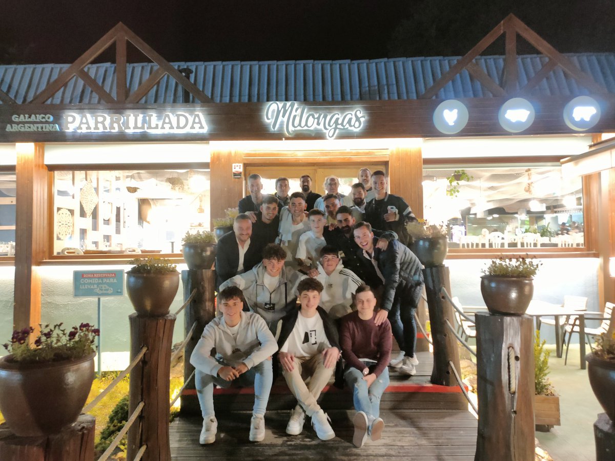 Santiago_Futsal's tweet photo. 👉 Onte -plantilla, corpo técnico e directiva- tivemos a despedida de tempada!

Disfrutamos dunha excelente cena no @milongasparri de Bertamiráns, colaborador oficial do club 🙌💙 https://t.co/6Cfyfhwkc3