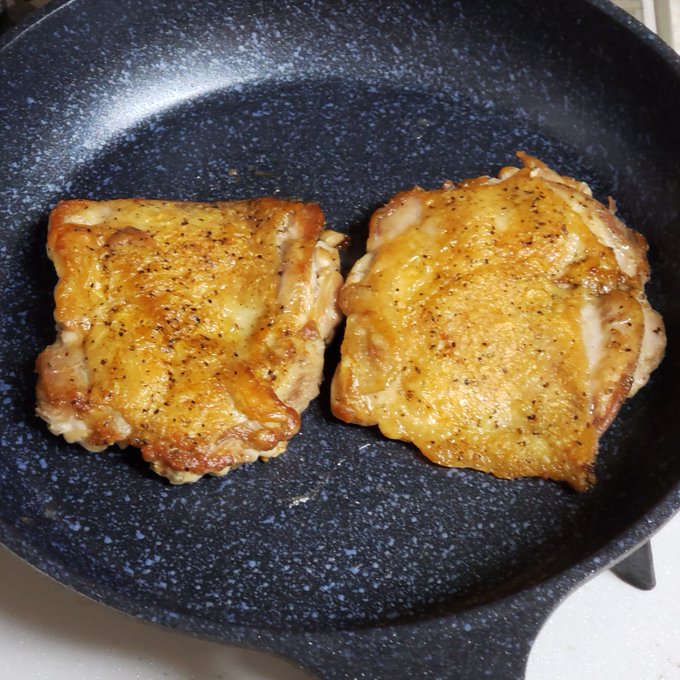 疑う余地が1㎜もないパリパリ🍗くん

でもこの後たれで焼くからふにゃる🍗くん 