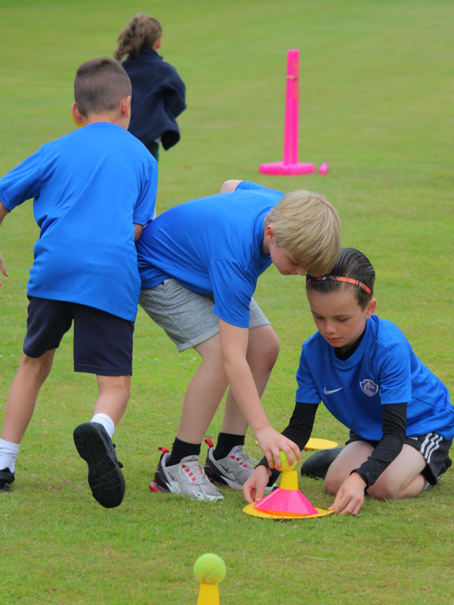 KentCricketDev's tweet photo. One of our events running in National Cricket Week is our Rapid Fire Competition at Bapchild Cricket Club in Swale!

Excellent teamwork, determination and smiles from these children aged 6 and 7, many at their first school event! https://t.co/VXetNV4KXd