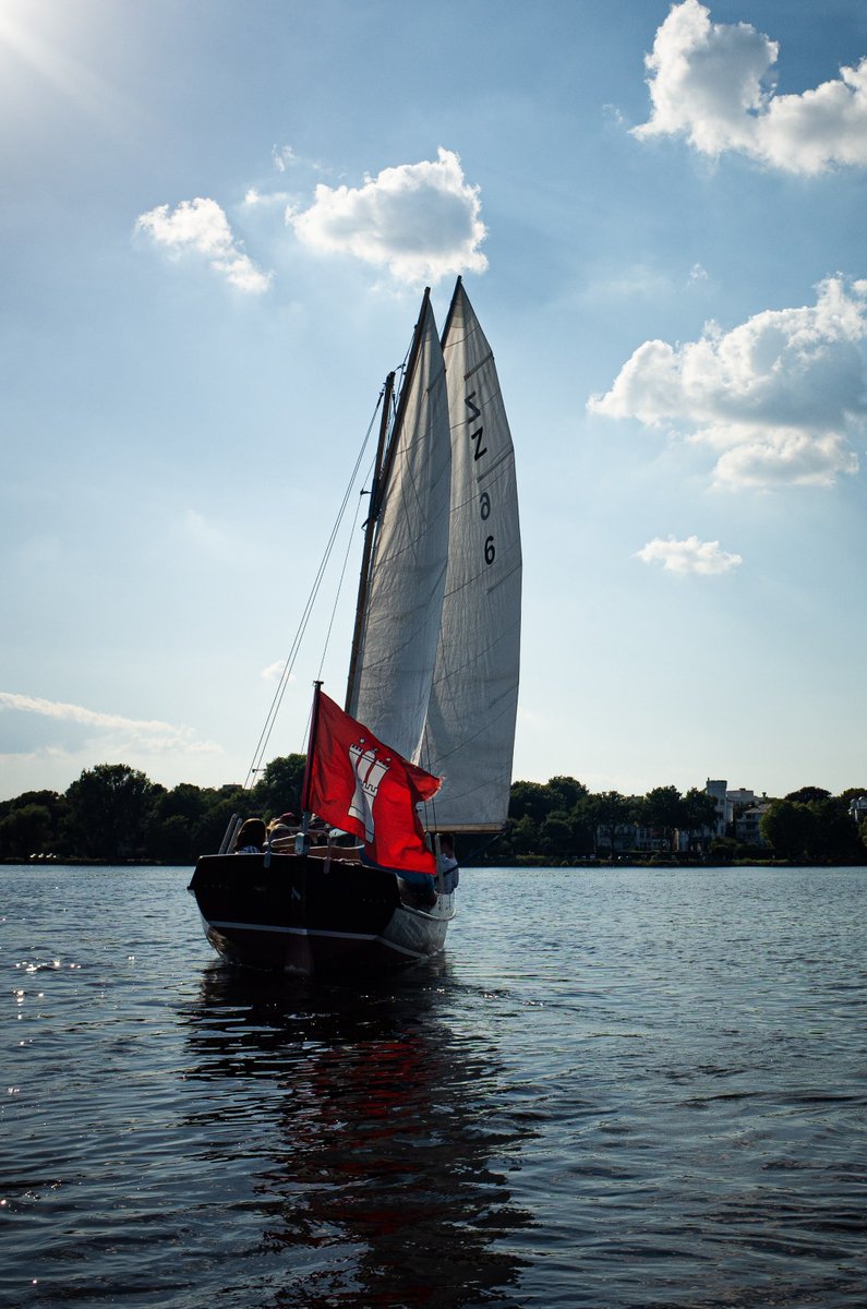 Summer, sun &amp; sailing! With the Alster lake only 10 minutes from our office, it was almost inevitable that we would end up on a boat someday... So as part of our quarterly #ubiweek, some colleagues organized a great #sailing trip for the team! The end of work well spent 😎