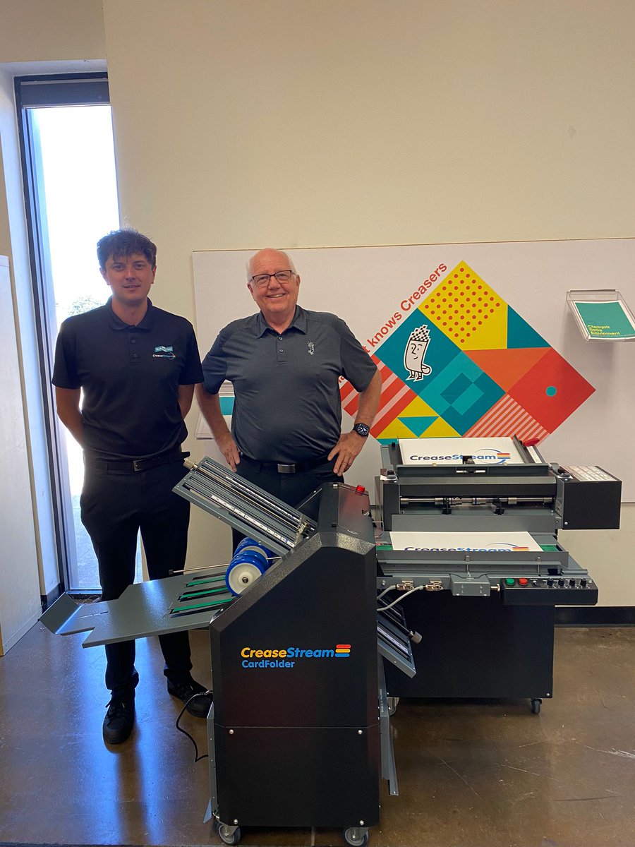 CreaseStreamUK's tweet photo. Our #technician Lee has been visiting @BarneyFiber who are 1 of our partners in the #USA to provide training on the brand new #CardFolder and it has been a great success. A big #ThankYou to John and the team, our machines are in great hands!
#DigitalPrinting #PrintFinishing https://t.co/Pny1dseTq5