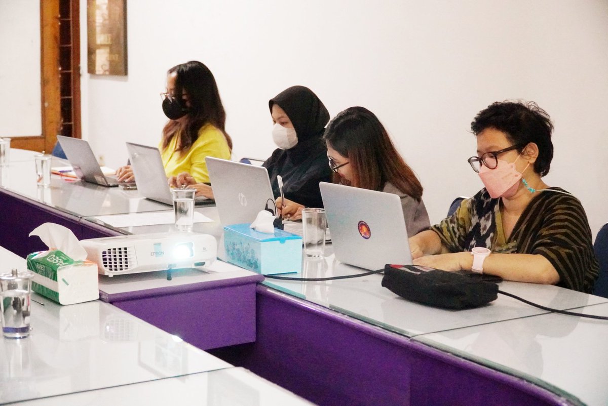 Pertemuan yang dilaksanakan di Sekretariat Solidaritas Perempuan, Jakarta berjalan lancar. Alhamdulillah kita berada dalam satu frekuensi untuk membebaskan Pekerja Migran Indonesia dari praktek ketidakadilan