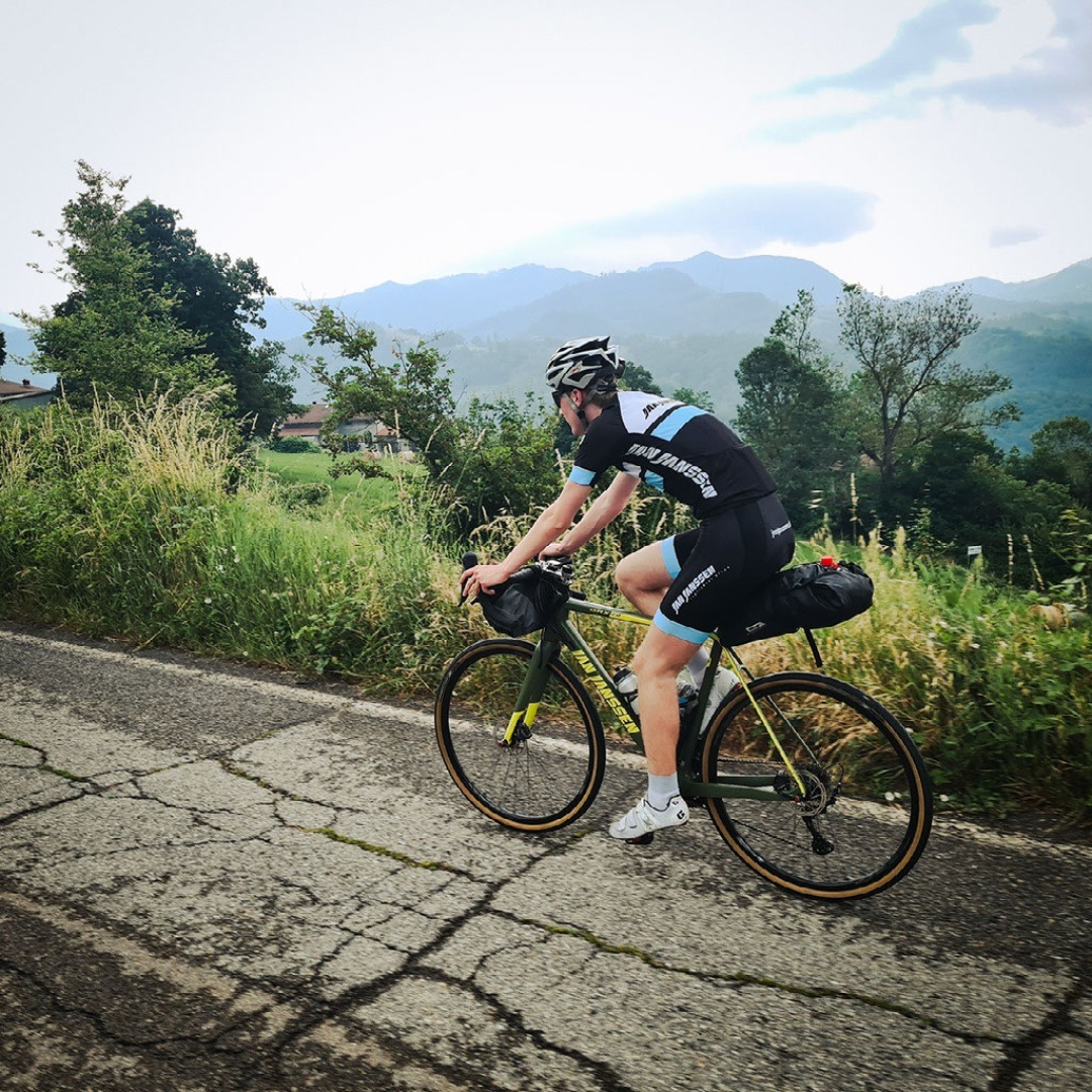 janjanssen's tweet photo. Finally bike-packing season!
#fietsenmetkarakter #janjanssen 
#bikepacking
#adventureis
#gravelcycling https://t.co/FtkKjWAi7G
