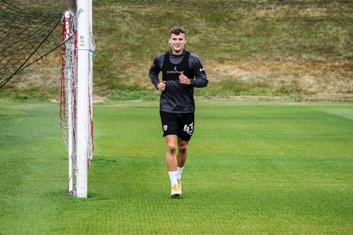 😁 Smiles all around for <a href="/c_winfield8/">Cw</a>, who is back out running on the grass!

Great to see you back, Chaz ❤️
