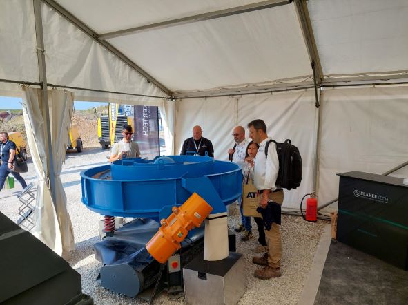 BlakerSWRLtd's tweet photo. Our sister company, @BlakerTech, had a great time exhibiting at @hillheadshow last week ☺️  Many attendees were intrigued to see our #SandFlo metal recycling system in action. It uses aerated sand to separate non-ferrous metals by their density https://t.co/XePAOcdBz1