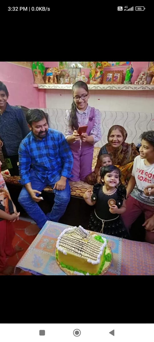 Bhambrisahil941's tweet photo. PSजहांगीरपुरी को रात के समय सुसाइड की PCR कॉल प्राप्त हुई।पुलिस तुरंत मौक पर पहुची।देखा 1 व्यक्ति कमरे के अंदर पंखे से लटका हुआ है।पुलिस ने जबरन घर का दरवाजा खोल शक्स को नीचे उतारा।BJRMहॉस्पिटल लेजाया गया।जहा उसकी जान बच गई।शक्स का नाम सुबोध बंसलहै #Gudjob @DCP_NorthWest @CPDelhi https://t.co/szvxtIjqiM