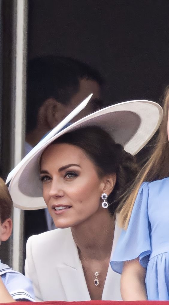 christo34036850's tweet photo. 😇😇👑#KateTheGreat  #DuchessofCambridge 🇬🇧 https://t.co/bmcE9JpPed
