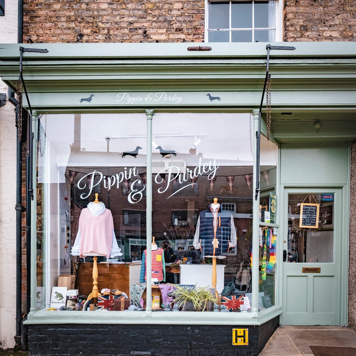 HambletonDC's tweet image. 🤩 Thursday Spotlight on Discover #Bedale!

A traditional cobbled high street, fabulous places to eat and drink, independent shopping, a weekly Tuesday market and open green spaces to relax and take in the views.  

#shoplocal #daysout #Herriotcountry #markets