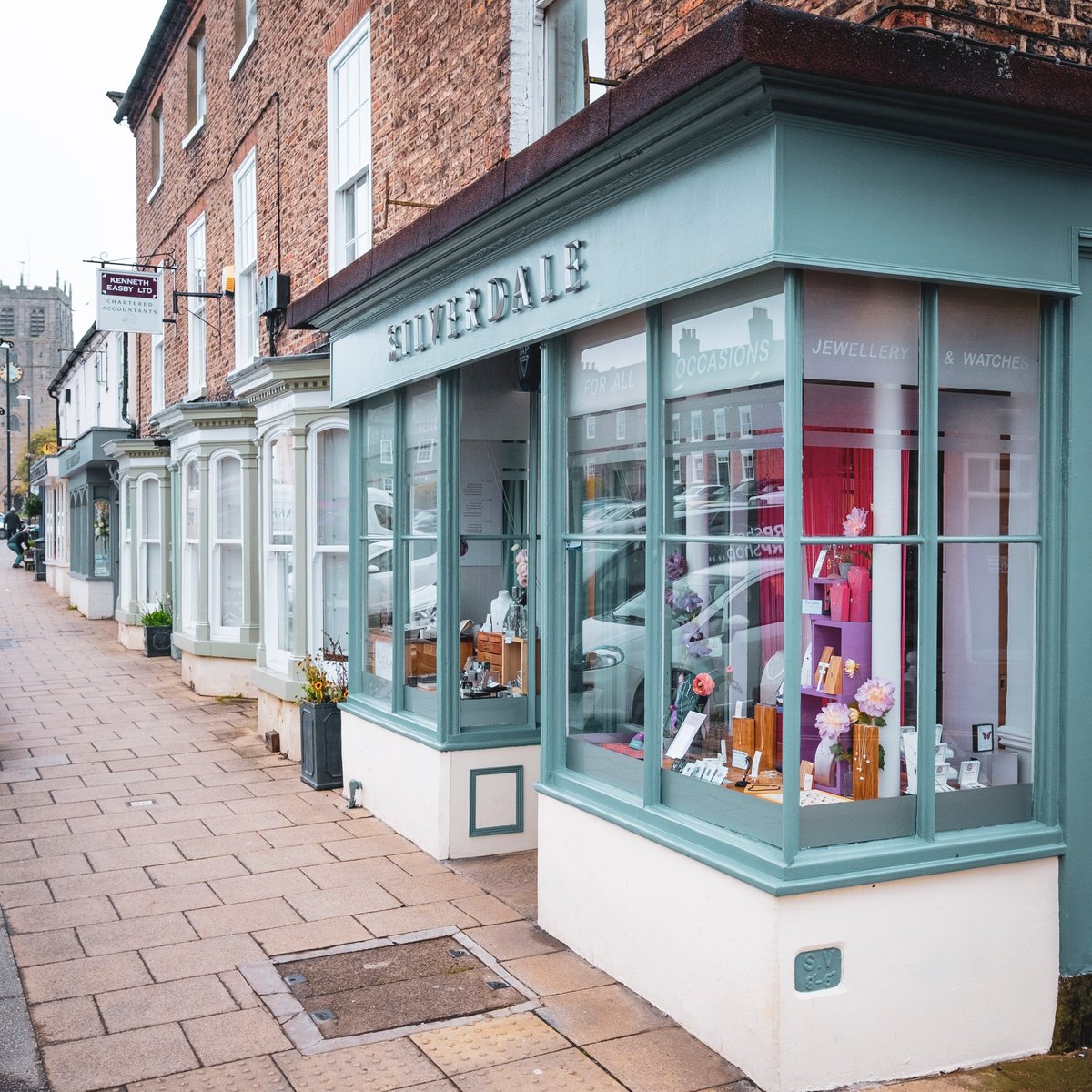 HambletonDC's tweet image. 🤩 Thursday Spotlight on Discover #Bedale!

A traditional cobbled high street, fabulous places to eat and drink, independent shopping, a weekly Tuesday market and open green spaces to relax and take in the views.  

#shoplocal #daysout #Herriotcountry #markets