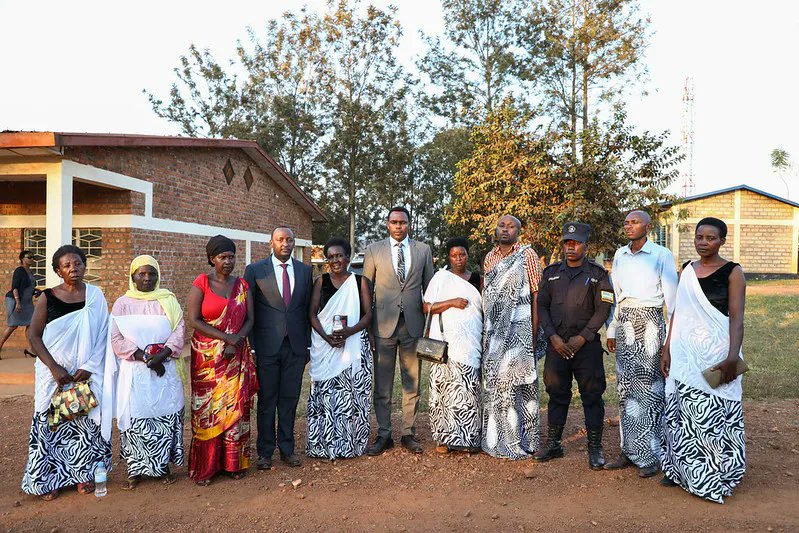 The Kigali Serena Hotel- <a href="/kigaliserena/">Kigali Serena Hotel</a>, donated 8 cows to survivors of the 1994 Genocide against Tutsi in Mageragere sector, Nyarugenge district.

Mageragera is said to have had over 7000 Tutsi but only 100 of them managed to survive. #Kwibuka28 

READ: newtimes.co.rw/featured/kigal…