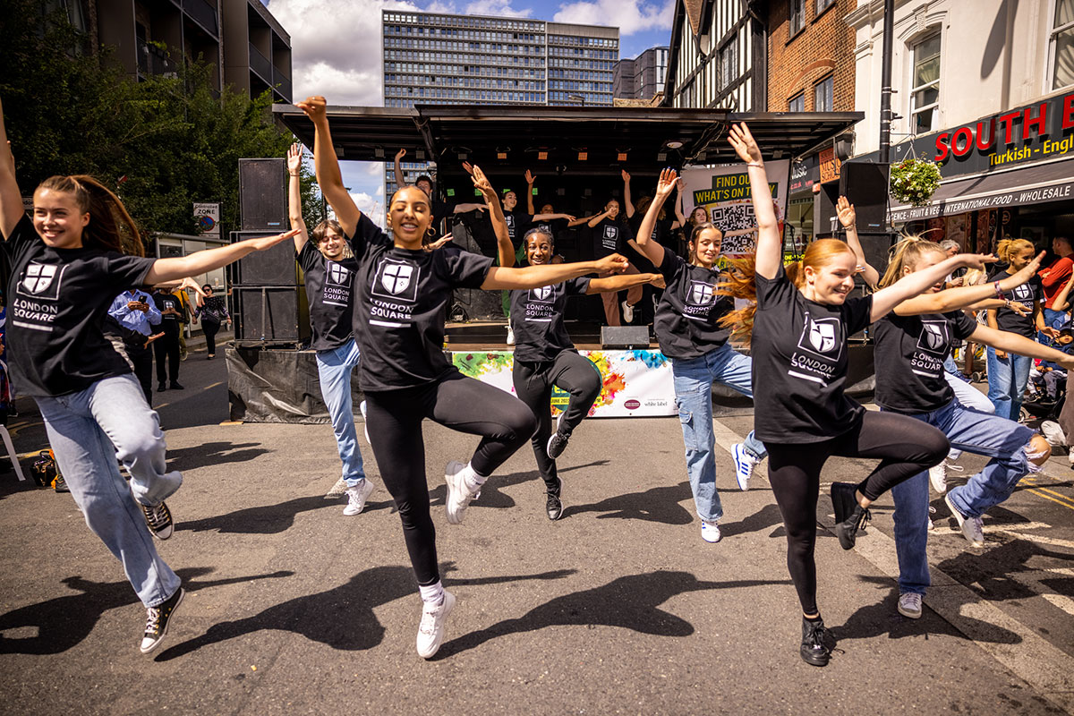 #ThrowbackThursday

Here are a few snaps from Sunday's antics💃 

View our full gallery here: croydonfoodfestival.co.uk/2022-gallery/

📸<a href="/Glennfoster07/">Glenn Foster</a> 

#croydonfoodfest #streetfood #livemusic #festival