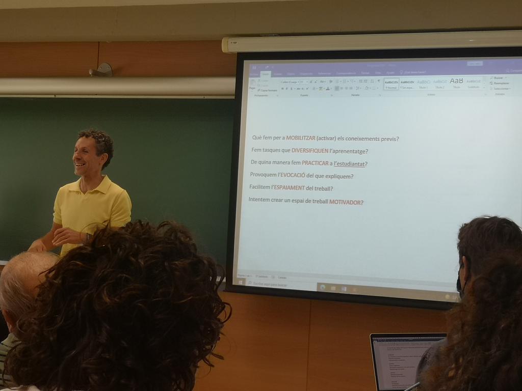 Sílvia Aznar🎗 (@slviaaznar) on Twitter photo #SimposiCIDUI22 Debatem estratègies pedagògiques x millorar l'aprenentatge de l'estudiantat repensant com mobilitzar coneixements previs, diversificar aprenentatges, practicar, evocar l'après, motivar. Amb Pere Soler <a href="/psolerm/">Pere Soler</a> i EduardoDoval
<a href="/iceudg/">ICE Josep Pallach-SAID</a> <a href="/CIDUI_congress/">CIDUI</a> #SimposiCIDUI22 Debatem estratègies pedagògiques x millorar l'aprenentatge de l'estudiantat repensant com mobilitzar coneixements previs, diversificar aprenentatges, practicar, evocar l'après, motivar. Amb Pere Soler <a href="/psolerm/">Pere Soler</a> i EduardoDoval
<a href="/iceudg/">ICE Josep Pallach-SAID</a> <a href="/CIDUI_congress/">CIDUI</a>