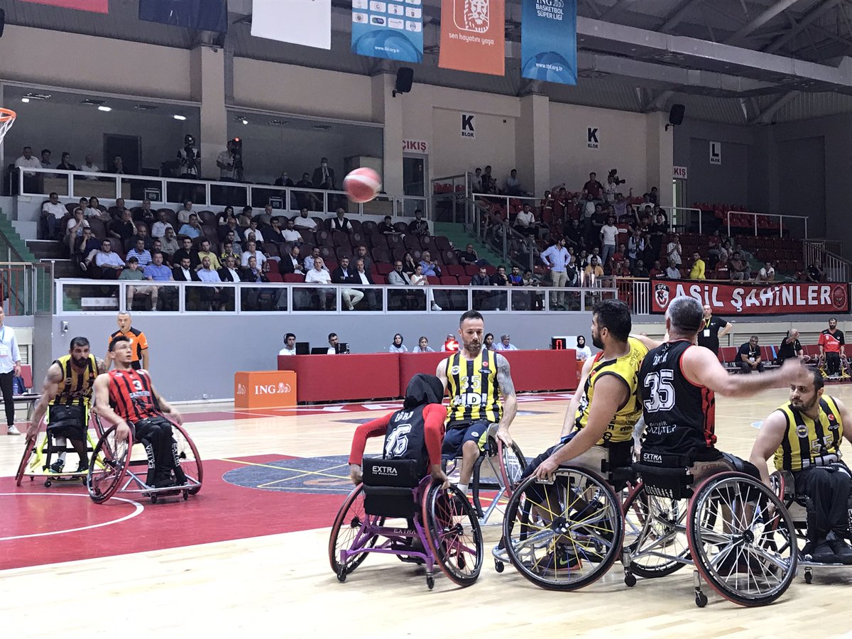 2021-2022 Süper ligi Şampiyonu 1 saat sonra belli olacak. Her iki takımımıza başarılar diliyoruz.
<a href="/muazergezen/">Muaz Ergezen</a> <a href="/kasapoglu/">Dr. Mehmet Kasapoğlu</a> <a href="/hamzayerlikaya/">Hamza Yerlikaya 🇹🇷</a> <a href="/RTErdogan/">Recep Tayyip Erdoğan</a> <a href="/gencliksporbak/">Gençlik ve Spor Bakanlığı 🇹🇷</a> <a href="/fenerbahcetksb/">Fenerbahçe İstanbul Jet</a> <a href="/Fenerbahce/">Fenerbahçe SK</a> <a href="/FatmaSahin/">Fatma Şahin</a> <a href="/GaziantepBeld/">Gaziantep Büyükşehir</a> <a href="/GaziantepFK/">Gaziantep FK</a>