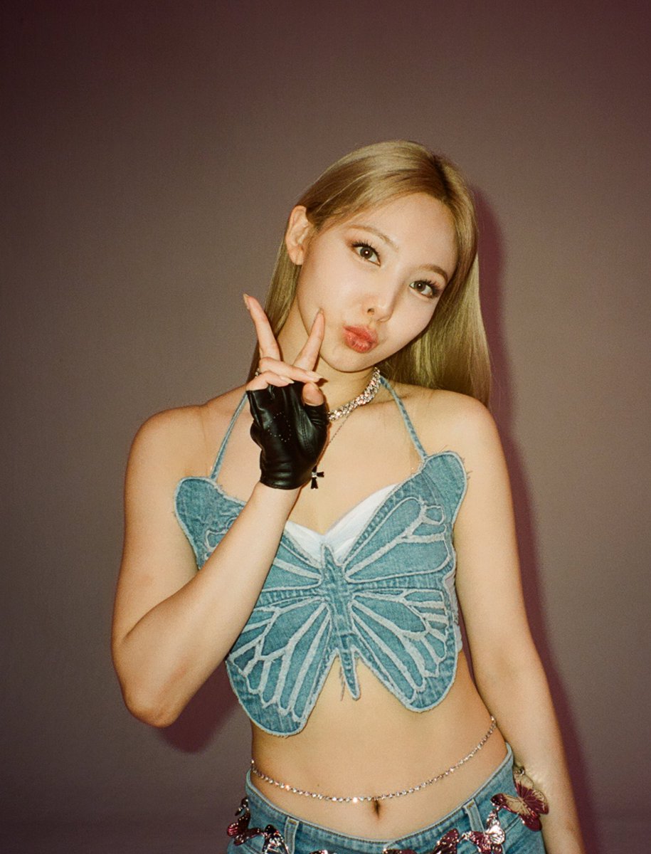 nayeon tweet media