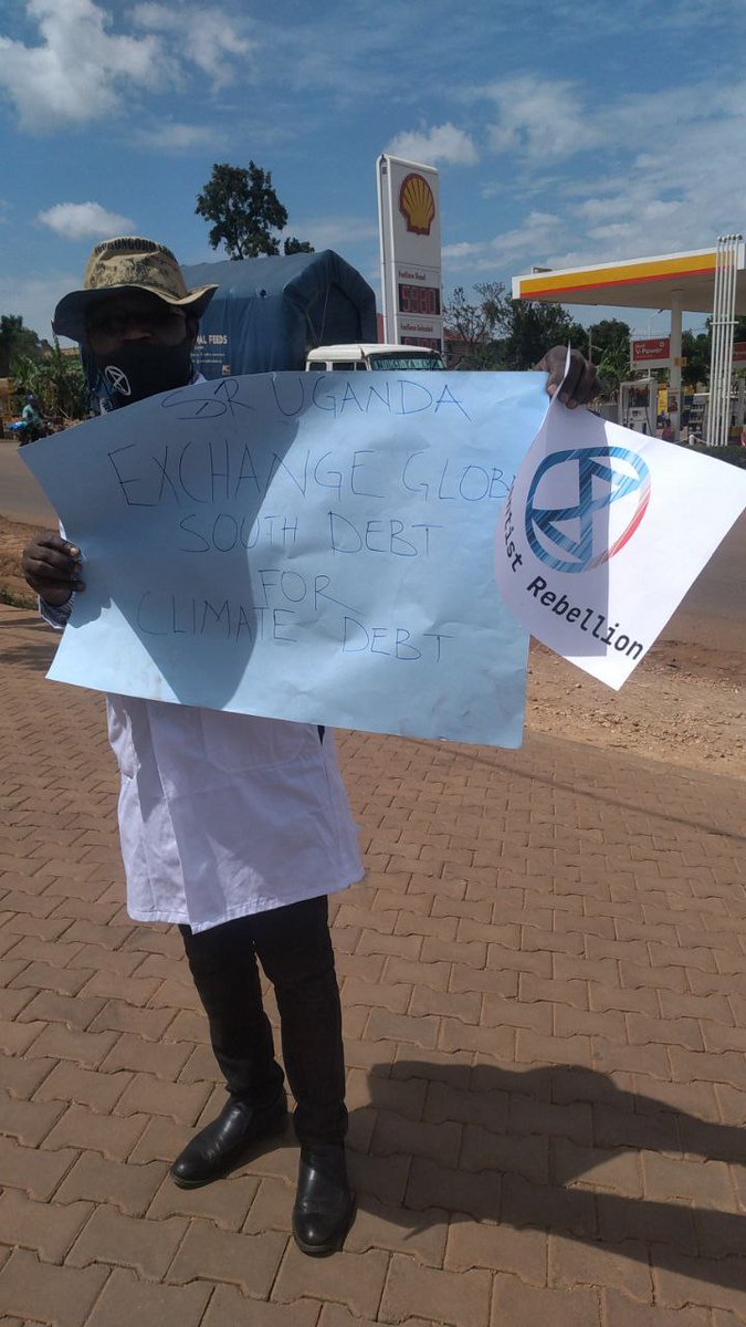 DebtforClimate's tweet photo. XR Uganda Base succinctly getting #DebtForClimate message out. 👏🏽

#IMF &amp; #G7 Who owes Africa? 

Who really owes who? ❓

They demand 'Exchange Global South debt for Climate Debt' 💯

#CancelTheDebt https://t.co/jh3SAYDKDs