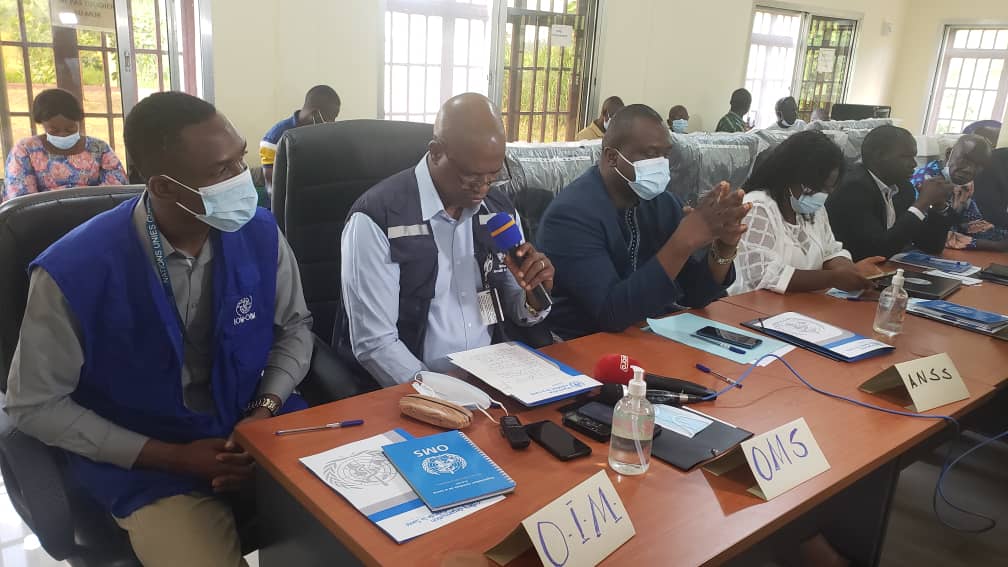 OIMGuinee's tweet photo. La région du bec du perroquet au centre des échanges entre #Guinée #Libéria #SierraLeone depuis ce matin pour #2jrs
#RéunionTransfrontalière #Guéckédou
#Unisdanslaction #MobilitéOrdonnée #Santé
#MPTF
@guinee_oms @anss_guinee https://t.co/4rfe0d9Hn5