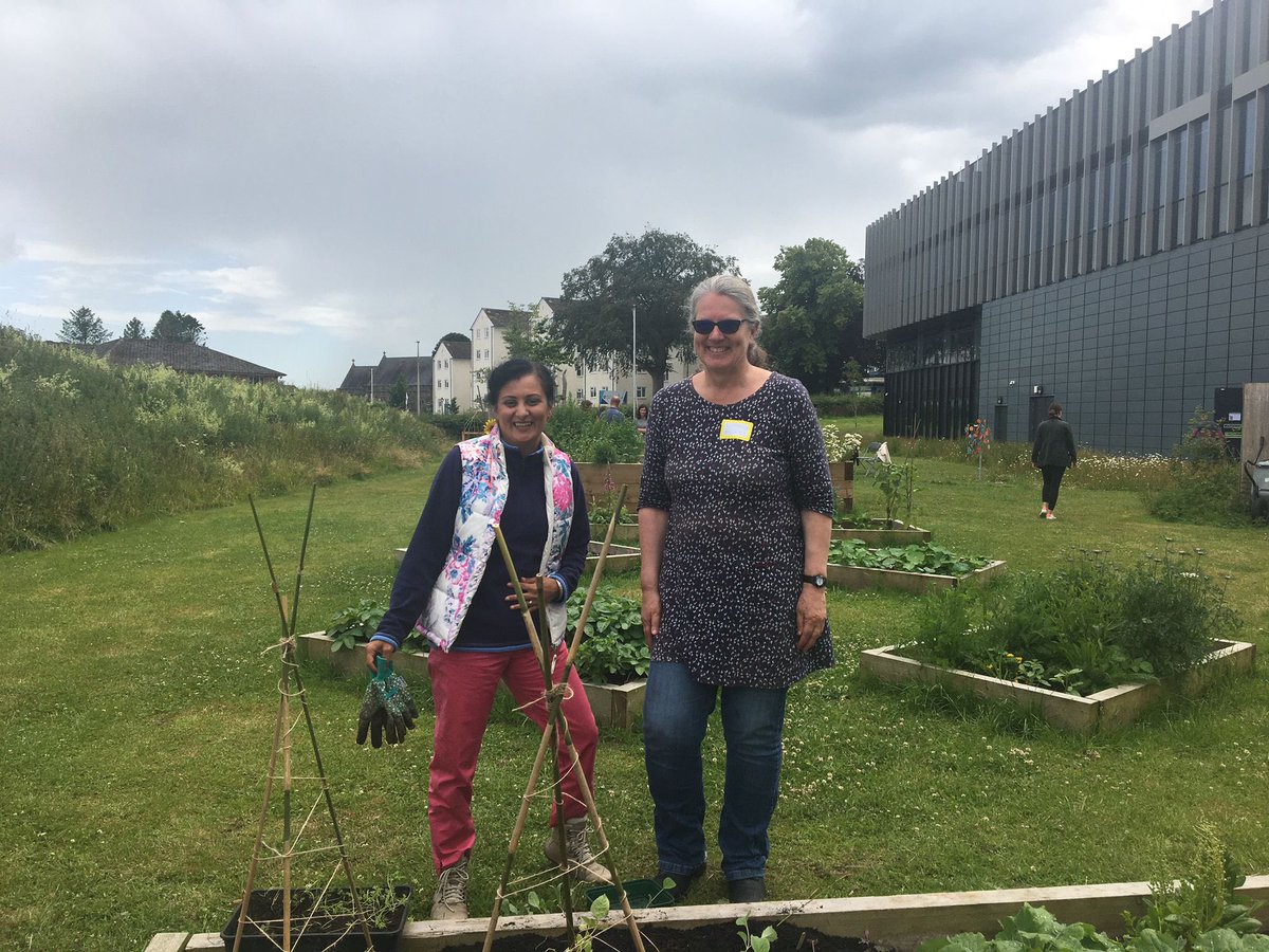 Brilliant to have @foodsensewales with us for their #FoodinCommunities conference tomorrow - they’ve been creating veg beds in our #CommunityGarden today - diolch! 🌿🙌🌾
@PeasPleaseUK @FoodPlacesUK