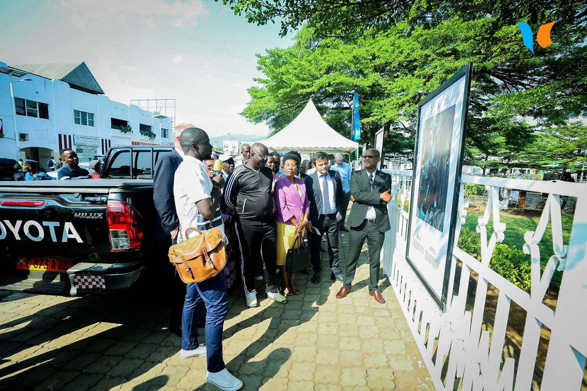 MagazineJimbere's tweet photo. ✍️ Piloté par @JimbereMag, @Ku_Ziko est un programme de professionnalisation et popularisation des industries culturelles #burundi-aises, appuyé par la @SwissDevCoop et mis en œuvre par un consortium de 5 organisations: @BujaSansTabou, @TheGusoma, @Fescab_Official, #VAB, #CRELACS https://t.co/8TzD5DSrN6