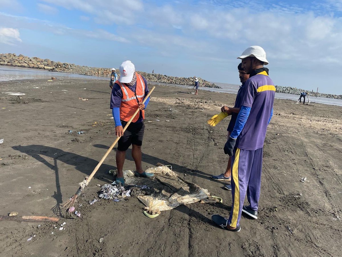 #BeachCleanup140
Uttan Beach, Mira Bhayandar
25/06/2022, Saturday 
.
'EVERY PIECE OF TRASH YOU REMOVE REVEALS SOMETHING BEAUTIFUL'
#SaveTheBeaches 
.
FFI will continue to work their best for environment, you can do too! Join us in our next cleanup.
.
#ForFutureIndia