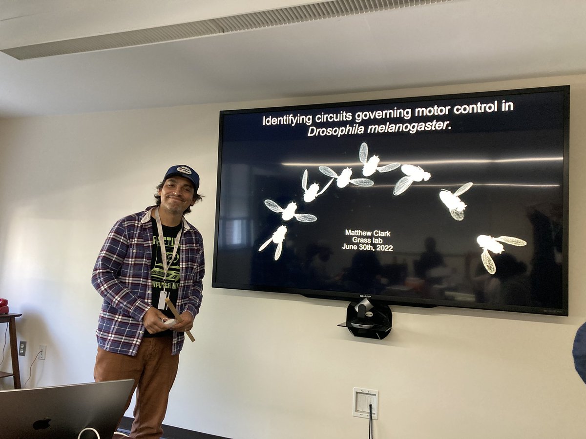 <a href="/Grass_Fellows/">Grass Fellows</a> Ros and <a href="/helpmedrzaius/">Matthew Q. Clark</a> presenting their <a href="/grassfoundation/">The Grass Foundation</a> projects <a href="/MBLScience/">Marine Biological Laboratory (MBL)</a> - hearing on squid and flight behavior in flies - sea and sky!