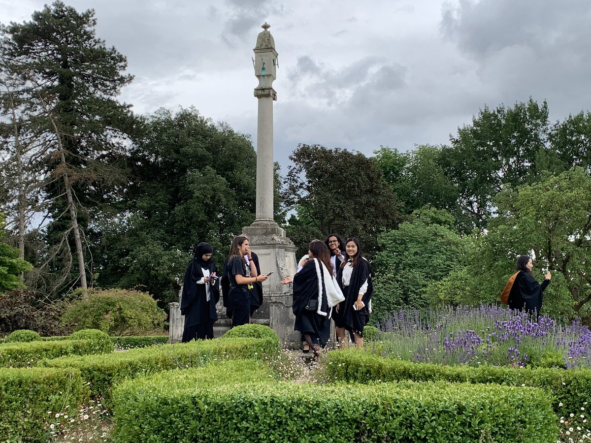 alisonroseNC's tweet photo. Rehearsing for graduation and relaxing in the gardens @Newnham_College https://t.co/Lg5MHSobfw