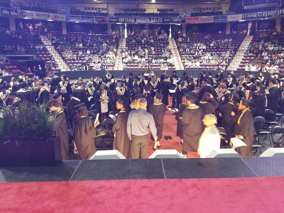 Congratulations to the MCVI class of '22! You are now MCVI alumni! Best of luck in all your future endeavours! pic.x.com/0IXJDeIrnJ