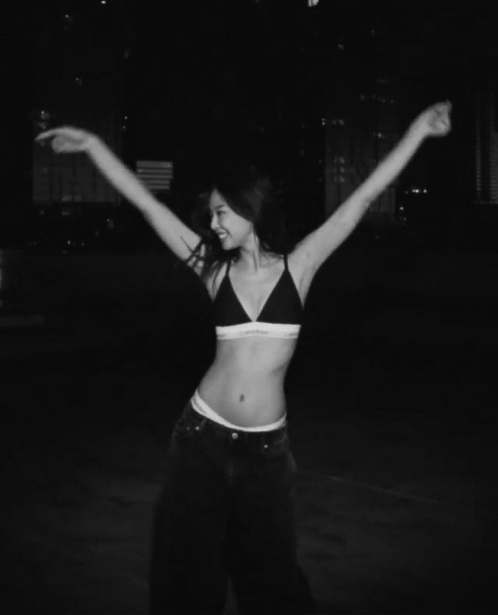 SingKingKaraoke's tweet photo. Jennie Kim showing us how it's done! https://t.co/kZ4K5X8sMW