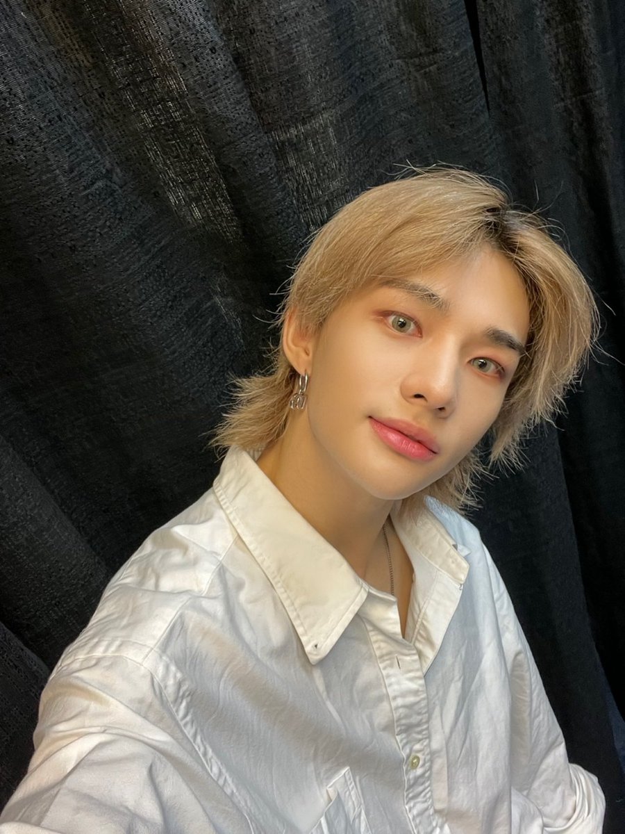 hyunjinnielixx's tweet photo. Hyunnie che per festeggiare il suo mese e il #lovestayday ha deciso di uccidermi, molto bene grazie 🍀🫶🏻 https://t.co/WpcqaZMAOT